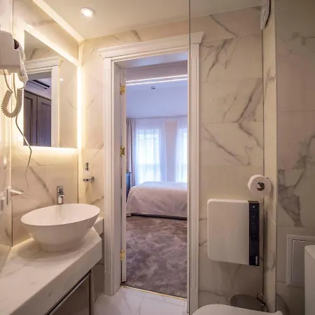 The Moon Boutique 3*