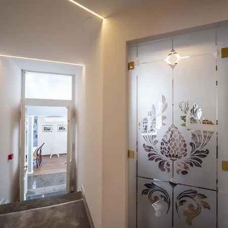 The Moon Boutique 3*