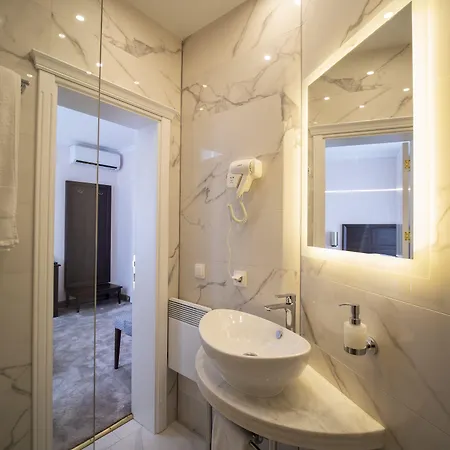 The Moon Boutique 3*