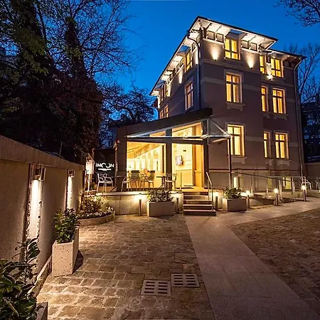 Отель The Moon Boutique 3*