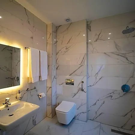 The Moon Boutique 3*