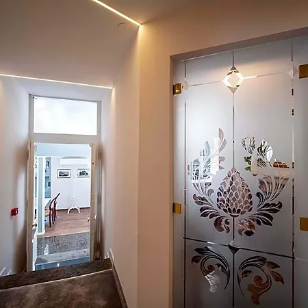 The Moon Boutique 3*