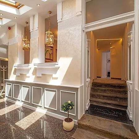 The Moon Boutique Отель