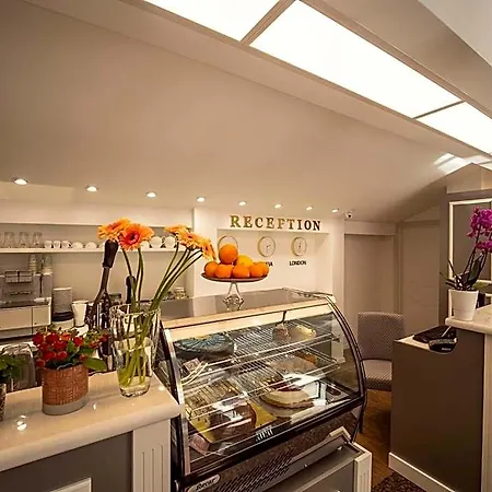 The Moon Boutique Отель