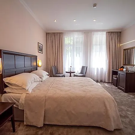 Отель The Moon Boutique 3*