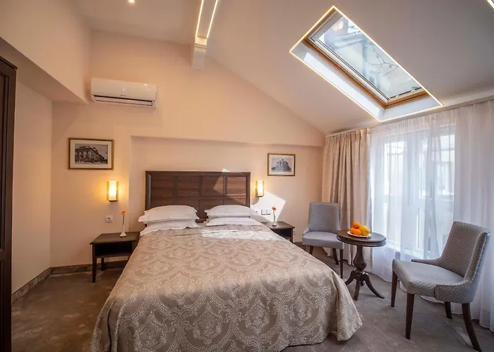 The Moon Boutique 3*