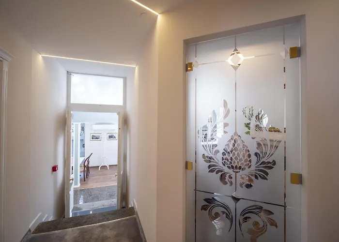 The Moon Boutique 3*